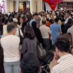 迪拜一购物中心人山人海,居民为吃一口汉堡竟排队数小时-棋牌策略-棋牌交流-棋牌技巧网