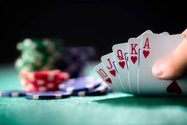 21点中的“软牌”与“硬牌”区别解析-棋牌策略-棋牌交流-棋牌技巧网